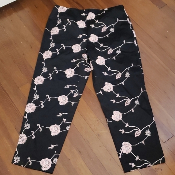 ⚡SALE⚡ Gorgeous Cropped Pants - Picture 2 of 8